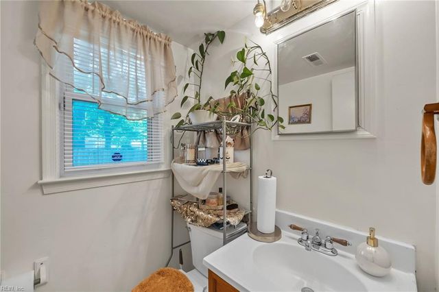 101 Hazelwood CT, Newport News, VA 23608