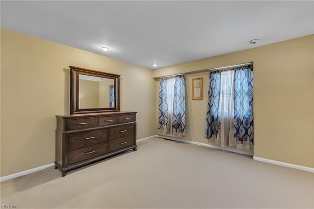 101 Hazelwood CT, Newport News, VA 23608