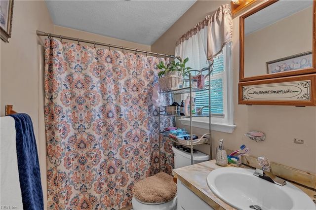 101 Hazelwood CT, Newport News, VA 23608