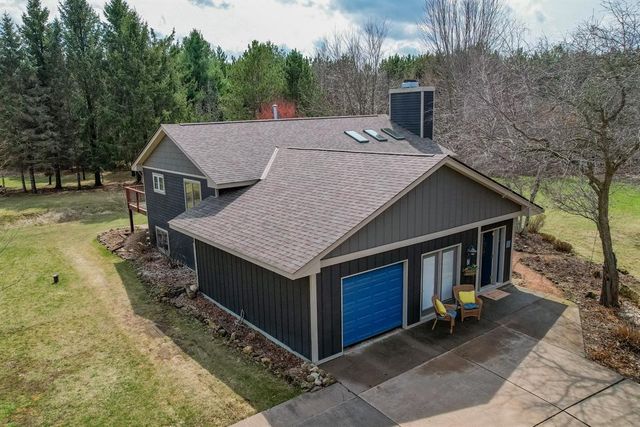1549 Twin Springs Road, Houlton, WI 54082