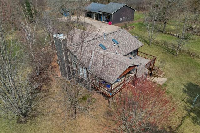 1549 Twin Springs Road, Houlton, WI 54082