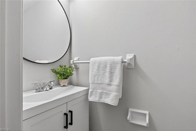 639 Red Horse LN, Virginia Beach, VA 23462