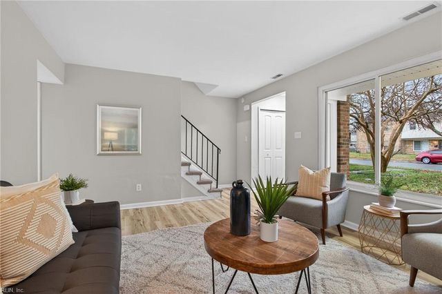 639 Red Horse LN, Virginia Beach, VA 23462