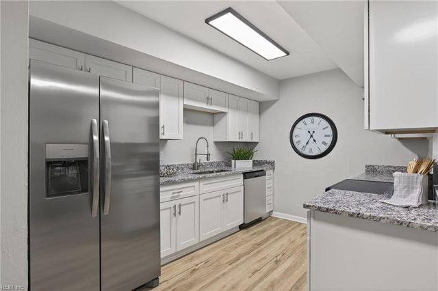 639 Red Horse LN, Virginia Beach, VA 23462