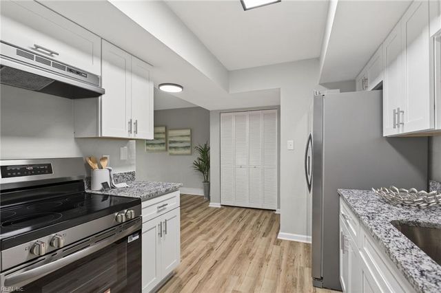 639 Red Horse LN, Virginia Beach, VA 23462