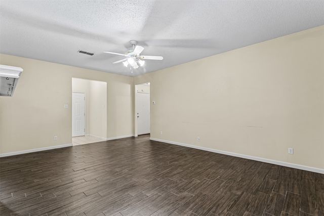 412 Dakota Drive, Joshua, TX 76058