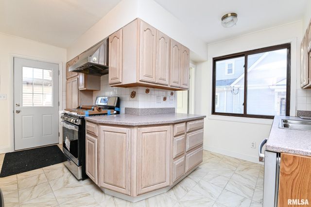 412 WASHINGTON Street, Pekin, IL 61554