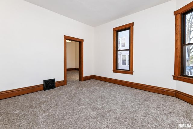 412 WASHINGTON Street, Pekin, IL 61554