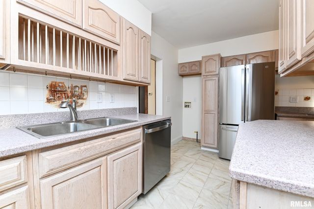 412 WASHINGTON Street, Pekin, IL 61554