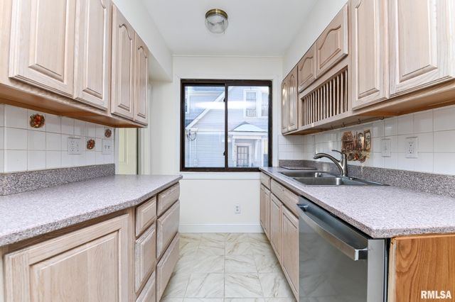 412 WASHINGTON Street, Pekin, IL 61554