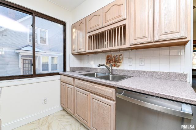 412 WASHINGTON Street, Pekin, IL 61554