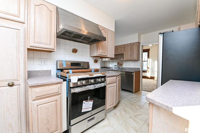 412 WASHINGTON Street, Pekin, IL 61554