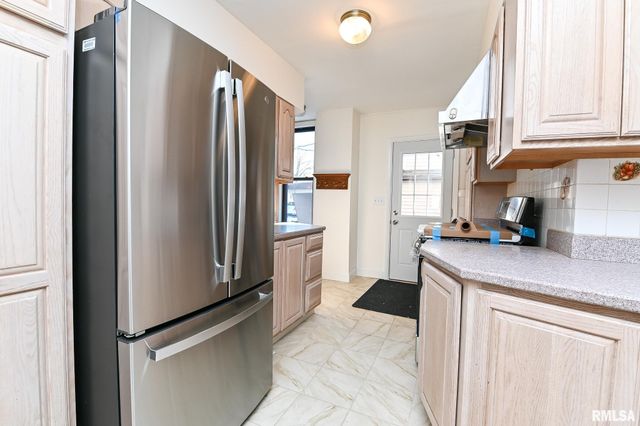 412 WASHINGTON Street, Pekin, IL 61554