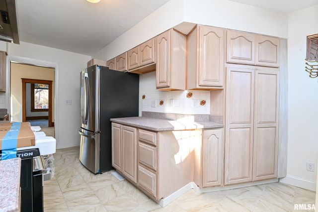 412 WASHINGTON Street, Pekin, IL 61554