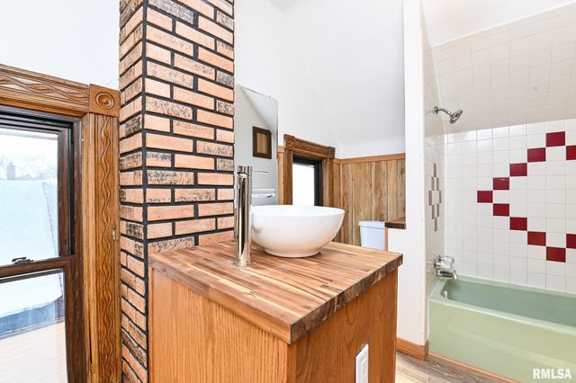 412 WASHINGTON Street, Pekin, IL 61554