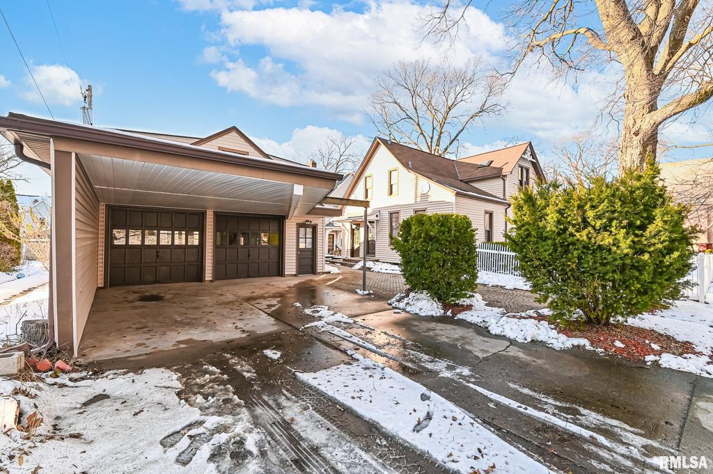 412 WASHINGTON Street, Pekin, IL 61554