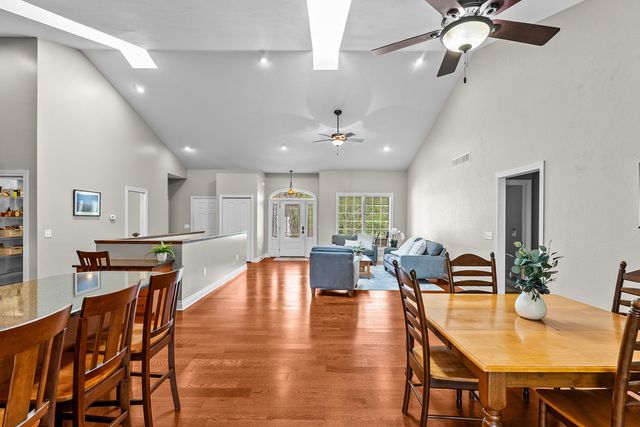 30 Hollows Court, Leclaire, IA 52753
