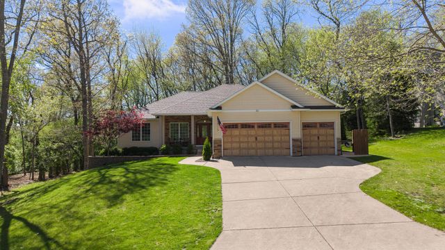 30 Hollows Court, Leclaire, IA 52753