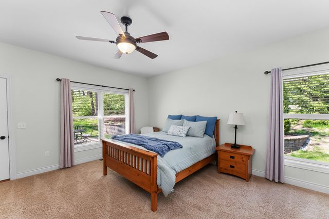 30 Hollows Court, Leclaire, IA 52753