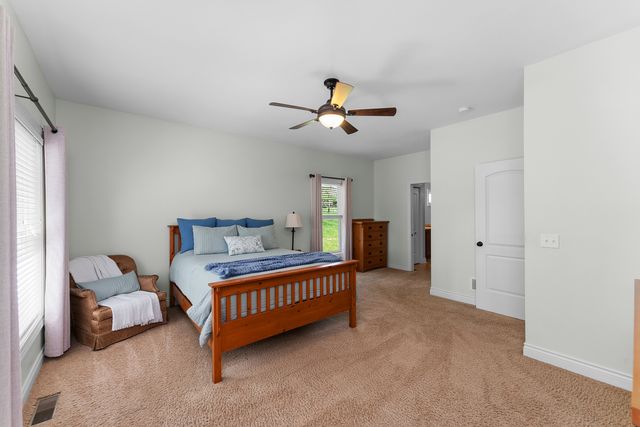 30 Hollows Court, Leclaire, IA 52753