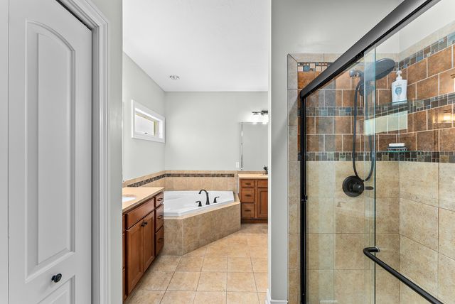 30 Hollows Court, Leclaire, IA 52753