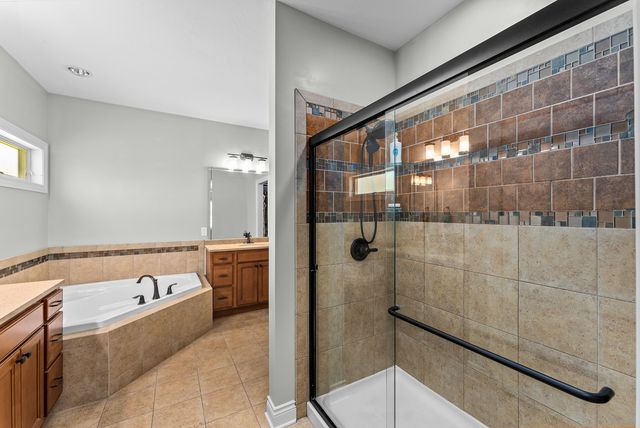 30 Hollows Court, Leclaire, IA 52753