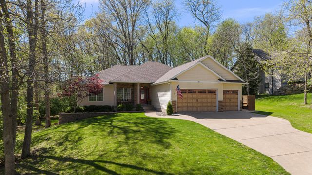 30 Hollows Court, Leclaire, IA 52753