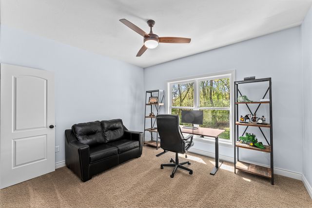 30 Hollows Court, Leclaire, IA 52753