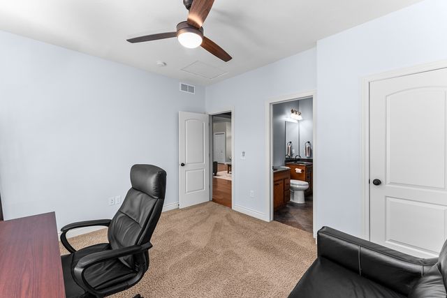 30 Hollows Court, Leclaire, IA 52753