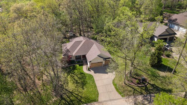 30 Hollows Court, Leclaire, IA 52753