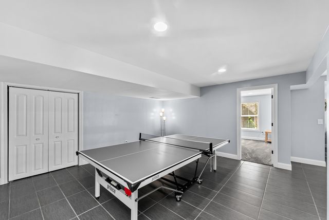 30 Hollows Court, Leclaire, IA 52753