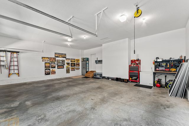30 Hollows Court, Leclaire, IA 52753