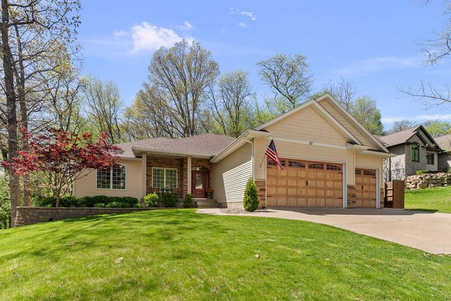 30 Hollows Court, Leclaire, IA 52753