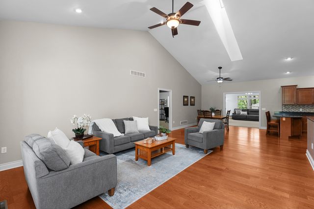 30 Hollows Court, Leclaire, IA 52753