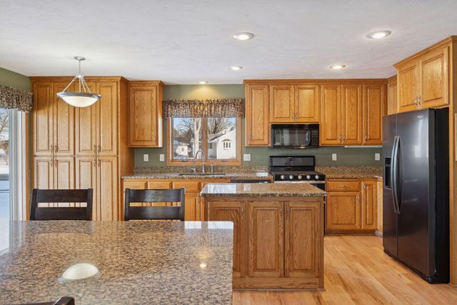 500 Chatfield Lane, Belle Plaine, MN 56011