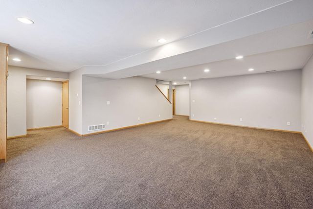 500 Chatfield Lane, Belle Plaine, MN 56011