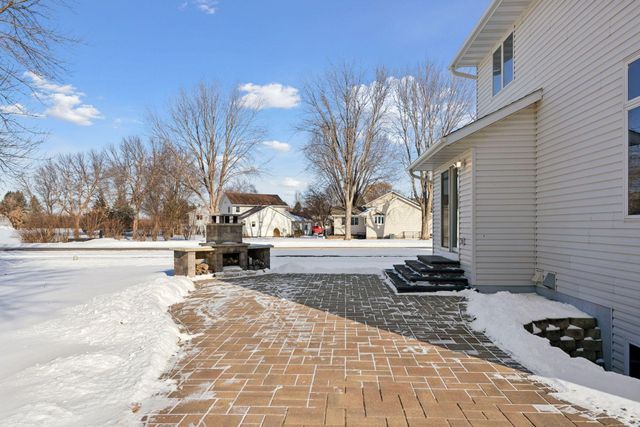 500 Chatfield Lane, Belle Plaine, MN 56011