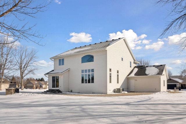 500 Chatfield Lane, Belle Plaine, MN 56011