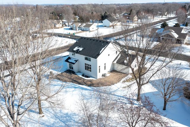 500 Chatfield Lane, Belle Plaine, MN 56011