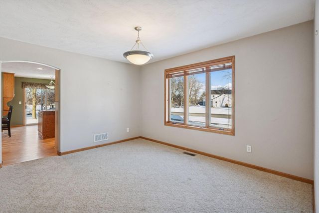 500 Chatfield Lane, Belle Plaine, MN 56011