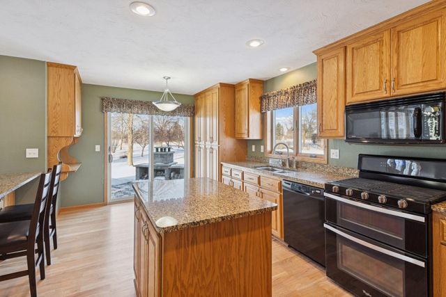 500 Chatfield Lane, Belle Plaine, MN 56011