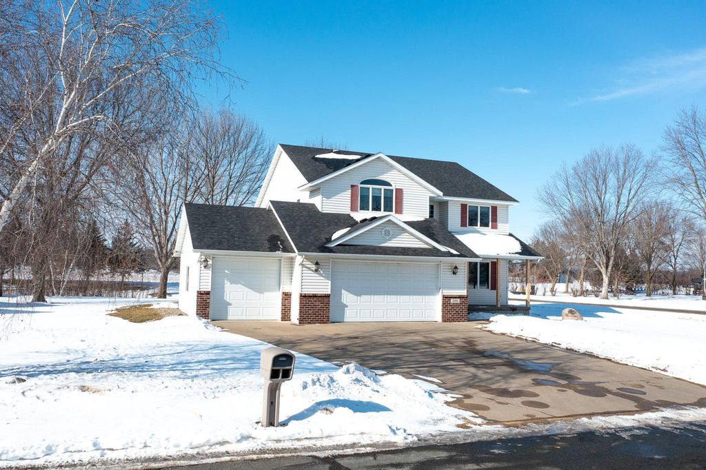 500 Chatfield Lane, Belle Plaine, MN 56011