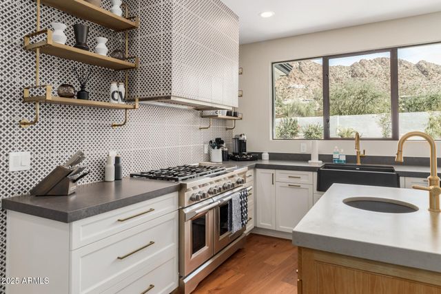 4601 N Royal View Drive, Phoenix, AZ 85018
