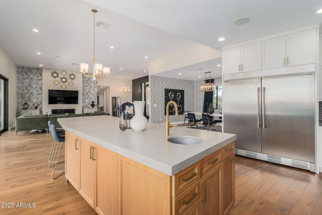4601 N Royal View Drive, Phoenix, AZ 85018