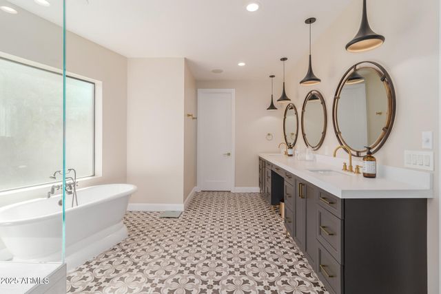 4601 N Royal View Drive, Phoenix, AZ 85018