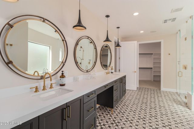 4601 N Royal View Drive, Phoenix, AZ 85018