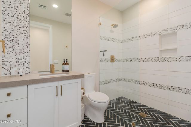 4601 N Royal View Drive, Phoenix, AZ 85018