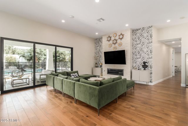 4601 N Royal View Drive, Phoenix, AZ 85018