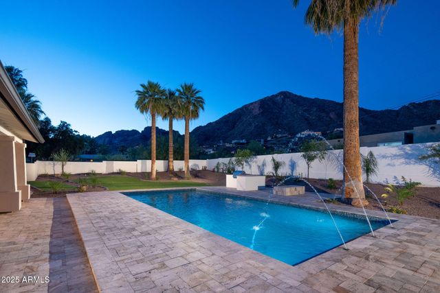 4601 N Royal View Drive, Phoenix, AZ 85018