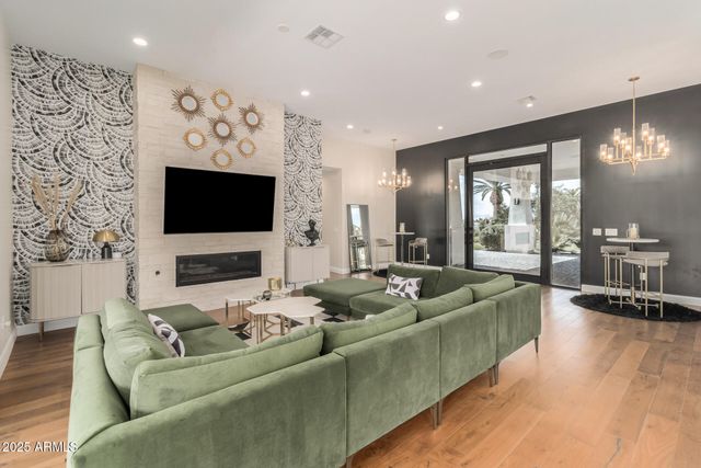 4601 N Royal View Drive, Phoenix, AZ 85018